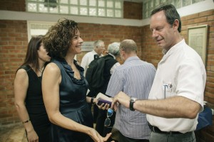 IMG_6065 אופיר פינס-פז ויפעת מדברים במהלך קבלת הפנים