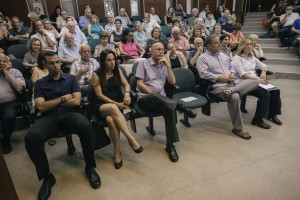 IMG_6075 אורחי הטקס ישובים בכסאותיהם