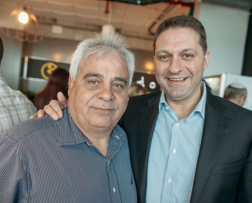 תמונה של חיים ביבס וראש עיריית דימונה במהלך הכנס "שקיפות ככלי עבודה"