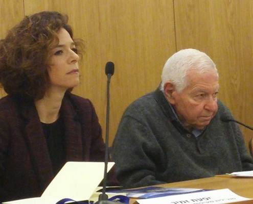 השופט (בדימוס) מיכה לינדנשטראוס, יו"ר העמותה דאז, ויפעת זמיר מנכ"לית העמותה בתמונה מכנס השקת מדד השקיפות באתרי הרשויות המקומיות לשנת 2016 בוועדת השקיפות בכנסת